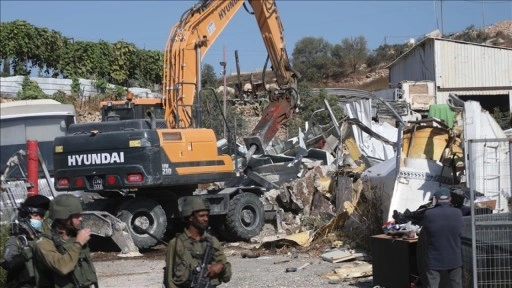 İsrail ordusu, işgal altındaki Batı Şeria'da 20 dükkanı kapsayan 6 ticari tesisi yıktı