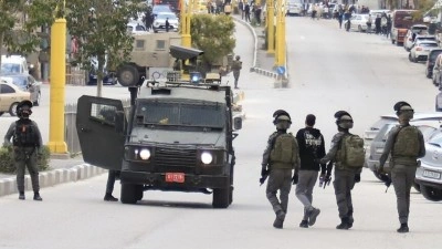 İsrail ordusu işgal altındaki Batı Şeria'da bir Filistinliyi yaraladı, 17 kişiyi g&ouml;zaltına aldı