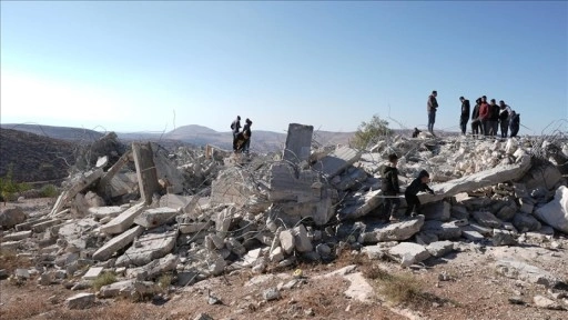 İsrail ordusu, işgal altındaki Batı Şeria'da Filistinlilere ait bir evi yıktı