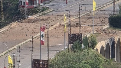 İsrail ordusu L&uuml;bnan'ın g&uuml;neyini ikiye ayıran Litani Nehri'ndeki Deallafe K&ouml;pr&uuml;s&uuml;'n&uuml; vurdu