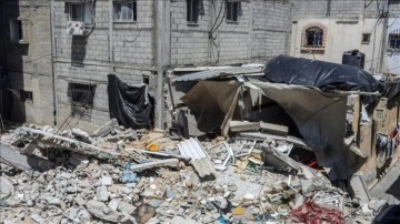 İsrail ordusu Refah'ta bir evi bombaladı, 4'ü çocuk 7 Filistinli öldü