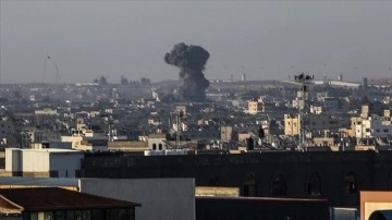 İsrail ordusu, Refah'ta Mısır sınırına paralel mahallelerde kara saldırılarını genişletti