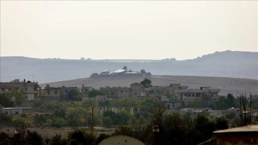 İsrail ordusu, Suriye'nin g&uuml;neyinde işgal ettiği b&ouml;lgede konuşlu bir birliğini geri &ccedil;ekti