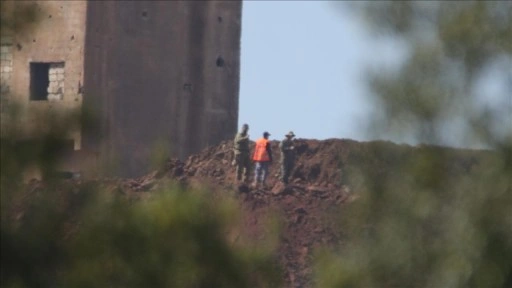 İsrail ordusu Suriye'nin g&uuml;neyine d&uuml;zenlediği baskınla iki sivili alıkoydu