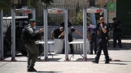 İsrail polisi Aksa'nın kapılarına metal dedektörleri kurdu