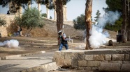 İsrail polisi Mescid-i Aksa'da itikaftaki Filistinlilere saldırdı: 7 yaralı