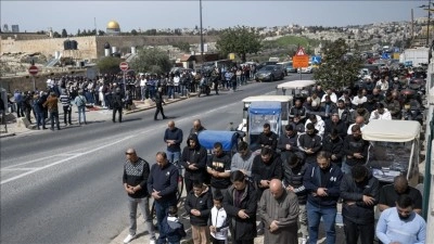 İsrail, ramazanın son cumasında da Mescid-i Aksa'da namaz kılınmasını engelledi