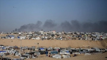 İsrail saldırıları nedeniyle binlerce Filistinli, Han Yunus'tan Refah bölgesine göç ediyor