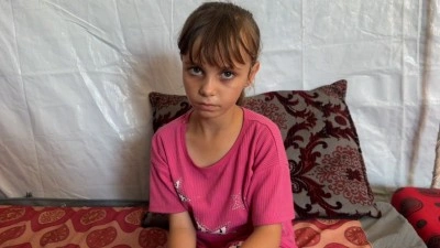 İsrail saldırısında annesi &ouml;ld&uuml;r&uuml;len, kendisi yaralanan 10 yaşındaki Zeyne 3 yıldır tedavi umuduyla