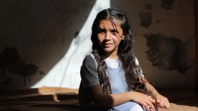 İsrail saldırısında g&ouml;z&uuml;n&uuml; kaybeden Gazzeli kız &ccedil;ocuğu, eski g&ouml;r&uuml;n&uuml;m&uuml;ne kavuşmanın hayalini kuruyor