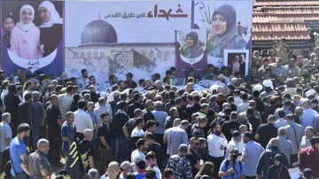 İsrail saldırısında ölen Lübnanlı 3 çocuk ve büyükanneleri için cenaze töreni düzenlendi