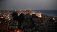 İsrail savaş uçakları Gazze&#039;de sivillerin yaşadığı 9 katlı bir binayı vurdu