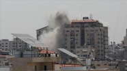 İsrail savaş uçakları Gazze Şeridi&#039;nin kuzeyini ve orta kesimlerini bombaladı