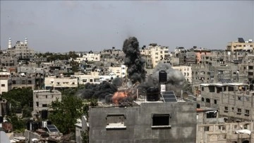 İsrail savaş uçakları Gazze'de 4 evi hedef aldı