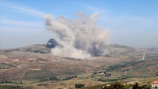İsrail savaş uçakları, Lübnan’ın güneyindeki Nebatiye kenti kırsalında hava saldırıları düzenledi