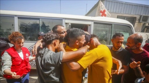 İsrail, son takas anlaşmasıyla serbest bırakılan en az 40 Filistinliyi yeniden gözaltına aldı