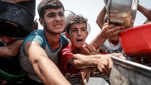 İsrail, yarın Gazze'de saldırılara birkaç saatlik 'insani ara' kararı aldığını bildirdi