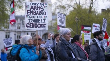 İsrail'e silah satışları İngiltere Parlamentosu önünde protesto edildi