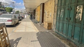 İsrail'in Cenin saldırısını protesto için Batı Şeria'da genel greve gidildi