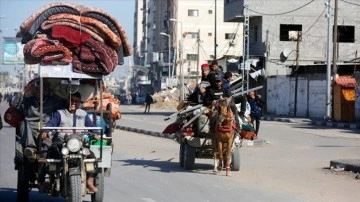 İsrail'in devam eden saldırıları nedeniyle Gazze'de başlıca ulaşım aracı at ve eşek arabaları oldu