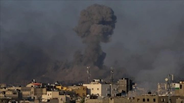 İsrail'in Gazze'de bir eve düzenlediği hava saldırısında 14 kişi öldü