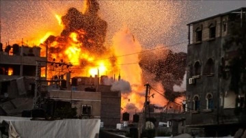 İsrail'in Gazze'deki El-Bureyc ve El-Megazi kamplarına düzenlediği saldırılarda 11 kişi öl