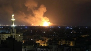 İsrail'in Gazze'ye düzenlediği hava saldırısında 13 Filistinli hayatını kaybetti