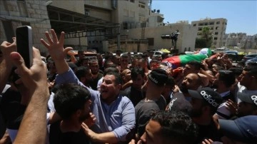 İsrail'in Nablus'ta öldürdüğü 23 yaşındaki Filistinli toprağa verildi