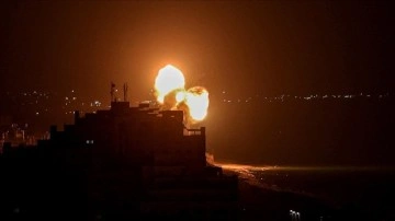 İsrail'in, Şam'ın çevresindeki bazı askeri noktalara hava saldırısı düzenlediği iddia edil