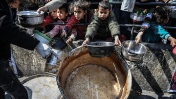 İsrail'in savaş silahı olarak kullandığı "açlık" Gazze'de 16 çocuğu öldürdü