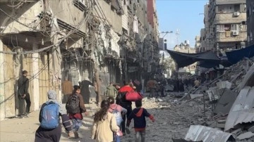 İsrail'in yoğun bombardımanı Cibaliya'da yüzlerce aileyi yerinden etti