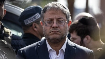 İsrailli Bakan Ben-Gvir'den, Filistinli esirlerin kıyafetlerine ve Kur'an-ı Kerimlerine el