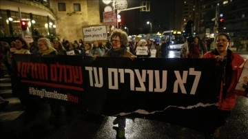 İsrailli esir yakınları Kudüs ve Tel Aviv'de gösteri düzenledi