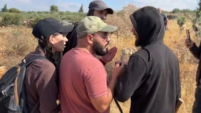 İsrailliler, işgal altındaki Batı Şeria'da Filistinli &ccedil;ift&ccedil;iler ve yabancı aktivistlere saldırd