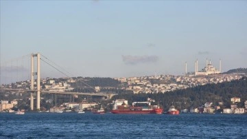 İstanbul Boğazı, arızalanan yük gemisi nedeniyle gemi trafiğine kapatıldı