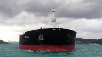 İstanbul Boğazı bir tankerin demir atması nedeniyle gemi trafiğine kapatıldı