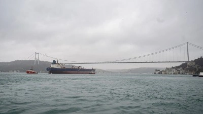 İstanbul Boğazı'nda gemi trafiği yeniden a&ccedil;ıldı