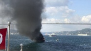 İstanbul Boğazı&#039;nda yatta yangın