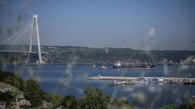 İstanbul Boğazı'ndaki gemi trafiğinin yeniden a&ccedil;ıldığı bildirildi