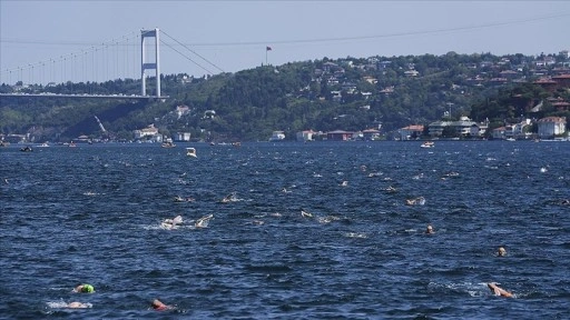 İstanbul Boğazı'ndaki yüzme yarışında Rus yüzücü kayboldu