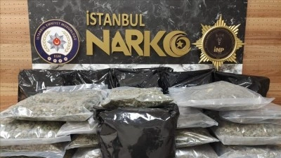 İstanbul'da 22 kilo 450 gram uyuşturucu ele ge&ccedil;irilen operasyonda 1 zanlı yakalandı