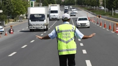 İstanbul'da 3 il&ccedil;ede bug&uuml;n ve yarın bazı yollar trafiğe kapatılacak