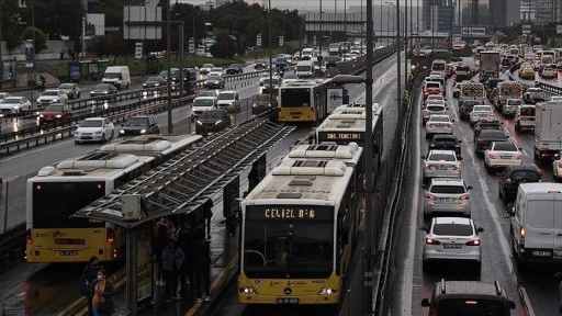 İstanbul'da 30 yaşın üstündeki öğrenciler de indirimli ulaşımdan faydalanabilecek