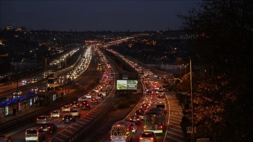 İstanbul'da akşam saatlerinde trafik yoğunluğu yüzde 72'ye çıktı