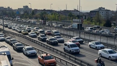 İstanbul'da akşam saatlerinde trafik yoğunluğu y&uuml;zde 78'e &ccedil;ıktı