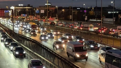 İstanbul'da akşam saatlerinde trafik yoğunluğu yüzde 89'a çıktı