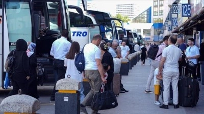 İstanbul'da bayram &ouml;ncesi otob&uuml;s biletleri bitti, ek seferlerin satışına başlandı