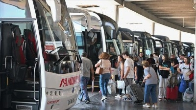 İstanbul'da bayram &ouml;ncesi otob&uuml;s biletlerinin y&uuml;zde 90'ı t&uuml;kendi