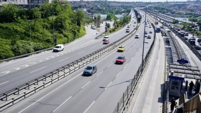 İstanbul'da bayram tatili dolayısıyla trafik yoğunluğu d&uuml;ş&uuml;k seviyede kaldı