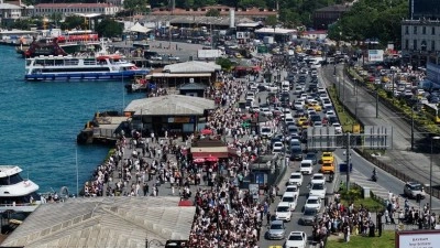 İstanbul'da bayramın ikinci g&uuml;n&uuml;nde tarihi ve turistik yerlerde yoğunluk oluştu